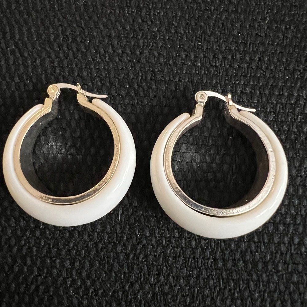 Vtg White Enamel Gold Tone Chunky Hoop Earrings Retro Mod Style 1.25 Inch 5819